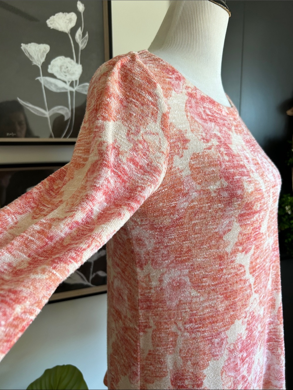 🌺 M 3/4 sleeve Coral Pink Floral Ruffle-Hem stretchy tunic Knit Top - Picture 4 of 7